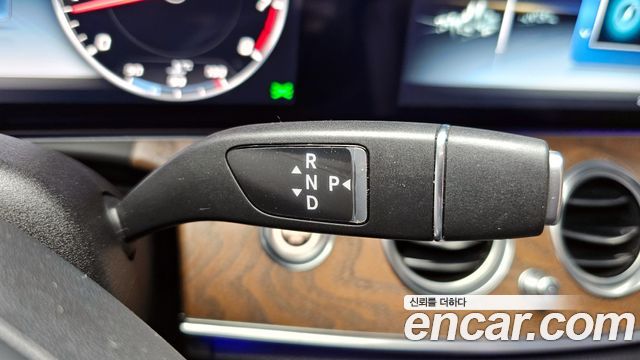Mercedes-Benz E-Class E300 4MATIC Exclusive