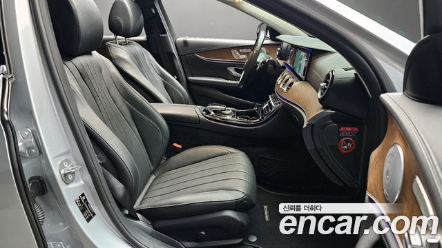 Mercedes-Benz E-Class E300 4MATIC Exclusive