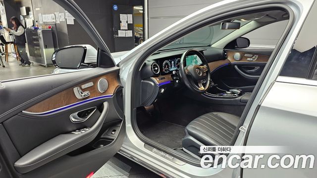 Mercedes-Benz E-Class E300 4MATIC Exclusive
