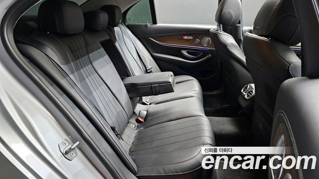 Mercedes-Benz E-Class E300 4MATIC Exclusive