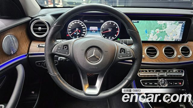 Mercedes-Benz E-Class E300 4MATIC Exclusive