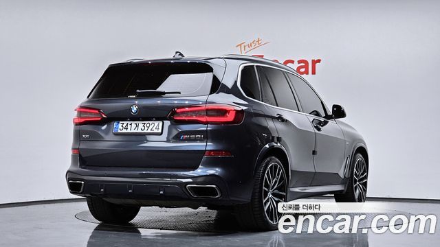 BMW X5 M50i