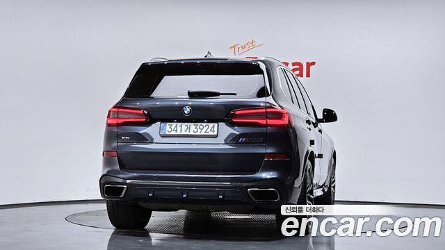 BMW X5 M50i