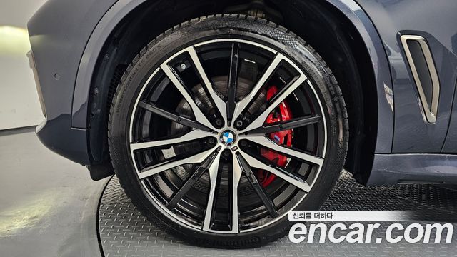 BMW X5 M50i