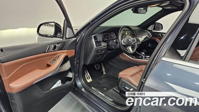 BMW X5 M50i