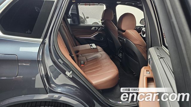 BMW X5 M50i