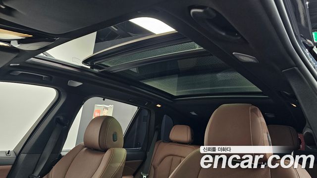 BMW X5 M50i