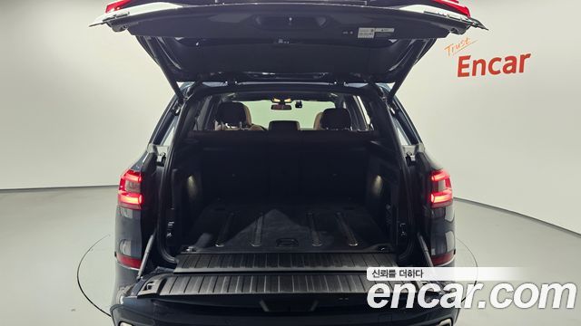 BMW X5 M50i