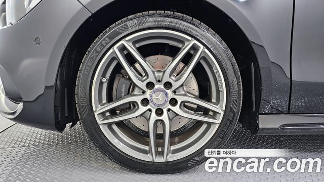 Mercedes-Benz CLA-Class CLA220 AMG Line