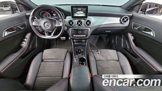 Mercedes-Benz CLA-Class CLA220 AMG Line