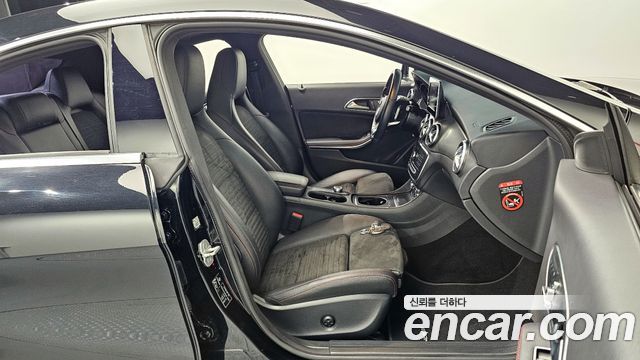 Mercedes-Benz CLA-Class CLA220 AMG Line