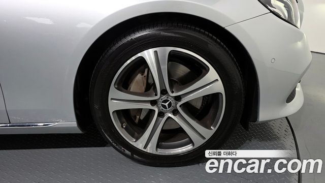 Mercedes-Benz E-Class E300 Avantgarde