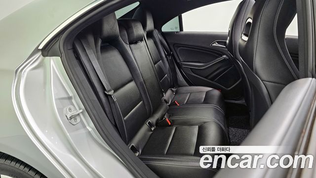Mercedes-Benz CLA-Class CLA250 4MATIC