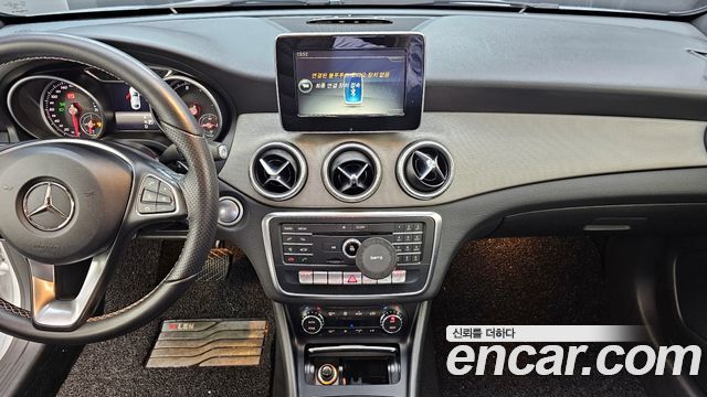 Mercedes-Benz CLA-Class CLA250 4MATIC