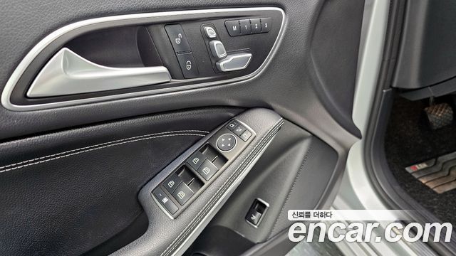 Mercedes-Benz CLA-Class CLA250 4MATIC