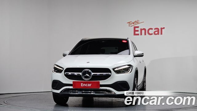 Mercedes-Benz GLA-Class GLA220