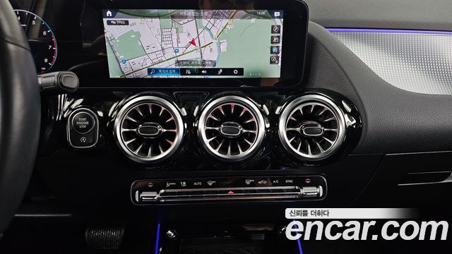Mercedes-Benz GLA-Class GLA220