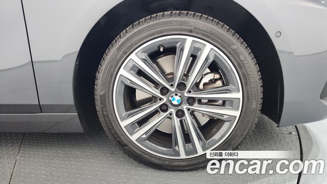 BMW 2-Series 220i Advantage
