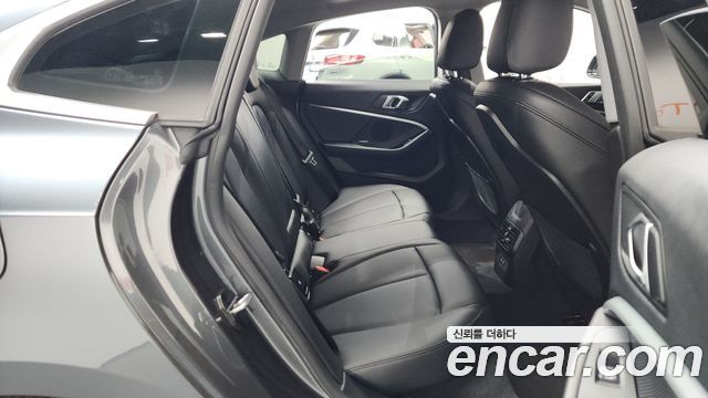 BMW 2-Series 220i Advantage