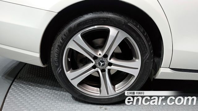 Mercedes-Benz E-Class E300 4MATIC AV Intelligent Drive