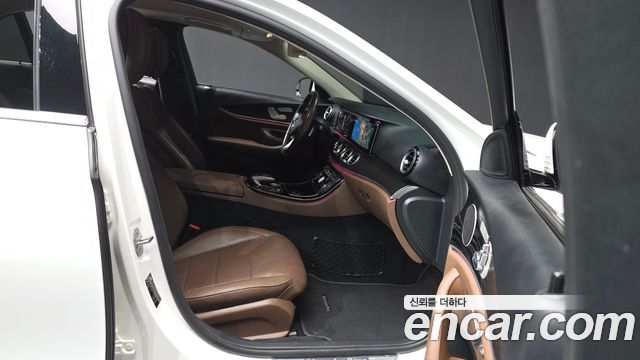 Mercedes-Benz E-Class E300 4MATIC AV Intelligent Drive