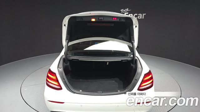 Mercedes-Benz E-Class E300 4MATIC AV Intelligent Drive