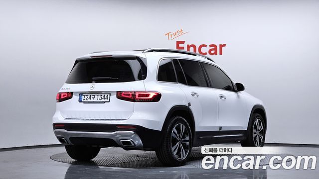 Mercedes-Benz GLB-Class GLB220