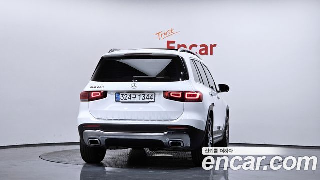Mercedes-Benz GLB-Class GLB220