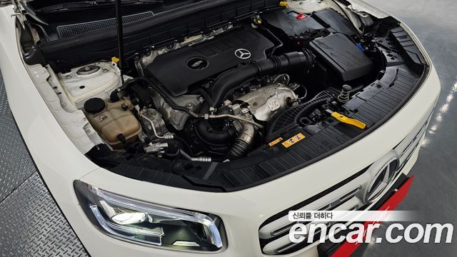 Mercedes-Benz GLB-Class GLB220