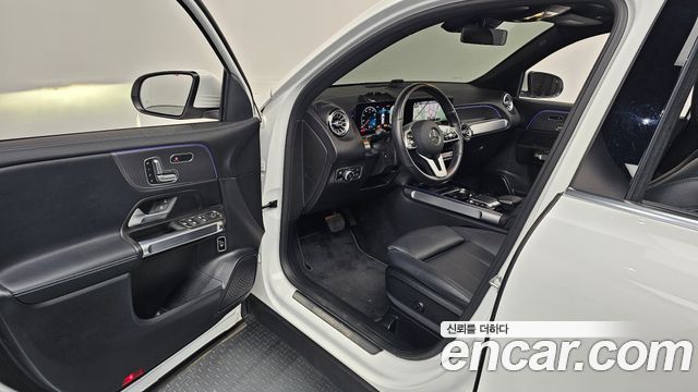 Mercedes-Benz GLB-Class GLB220