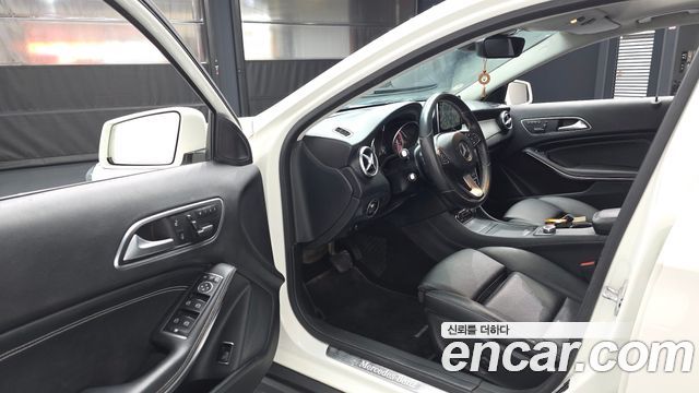 Mercedes-Benz GLA-Class GLA200 d