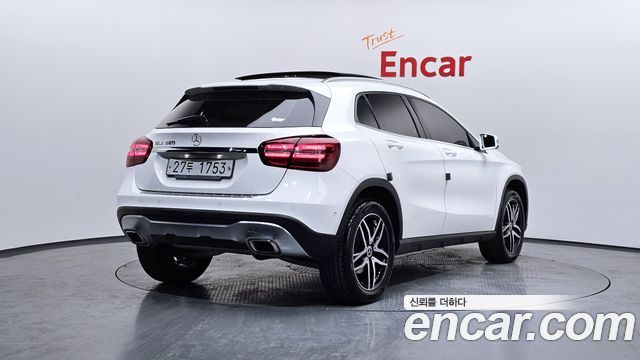 Mercedes-Benz GLA-Class GLA220 Premium