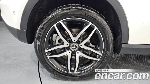 Mercedes-Benz GLA-Class GLA220 Premium