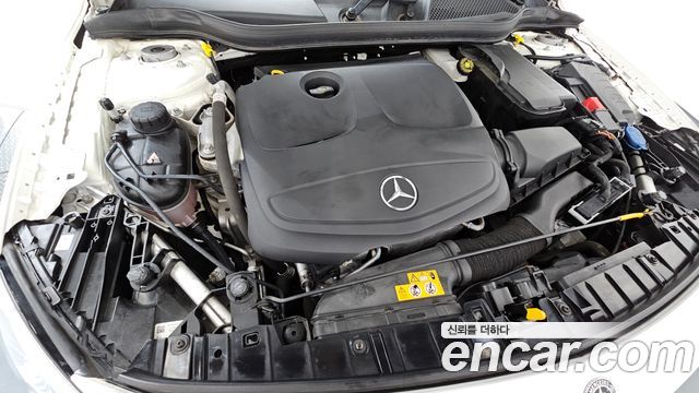 Mercedes-Benz GLA-Class GLA220 Premium