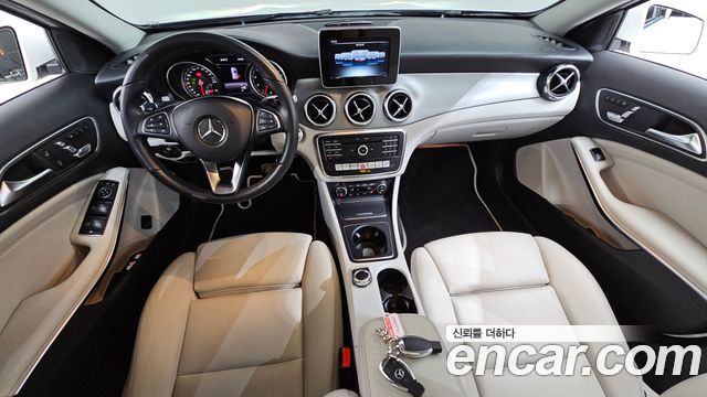 Mercedes-Benz GLA-Class GLA220 Premium