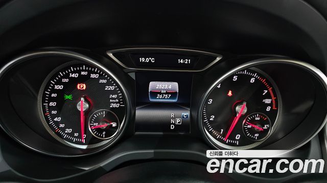 Mercedes-Benz GLA-Class GLA220 Premium