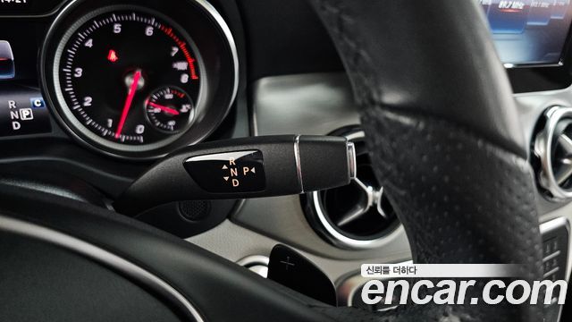 Mercedes-Benz GLA-Class GLA220 Premium