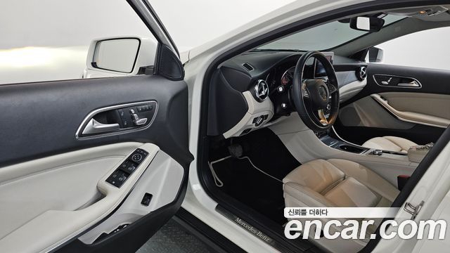 Mercedes-Benz GLA-Class GLA220 Premium