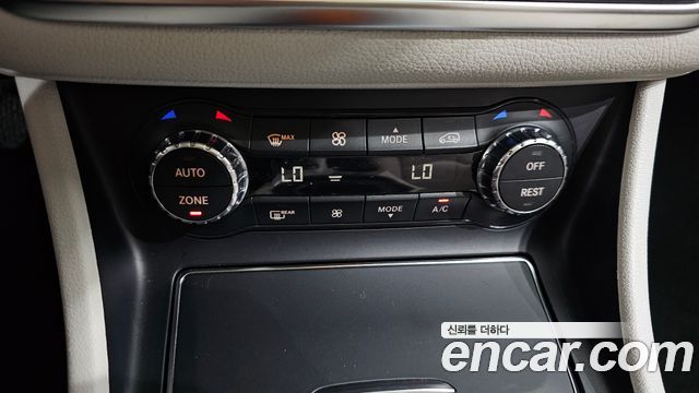 Mercedes-Benz GLA-Class GLA220 Premium