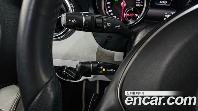 Mercedes-Benz GLA-Class GLA220 Premium