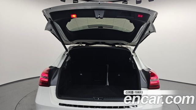 Mercedes-Benz GLA-Class GLA220 Premium