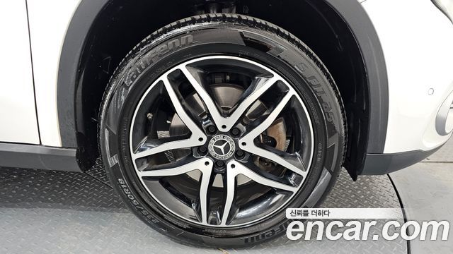 Mercedes-Benz GLA-Class GLA220 Premium