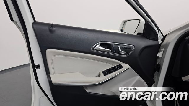 Mercedes-Benz GLA-Class GLA220 Premium