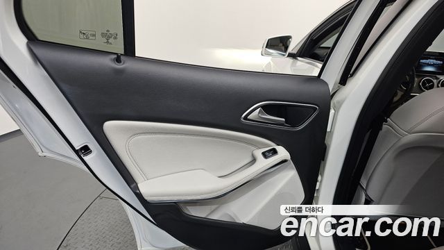 Mercedes-Benz GLA-Class GLA220 Premium