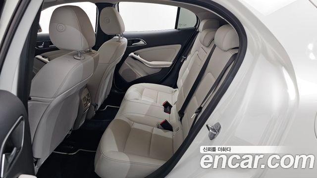 Mercedes-Benz GLA-Class GLA220 Premium