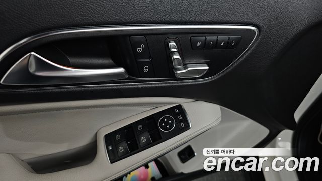 Mercedes-Benz GLA-Class GLA220 Premium