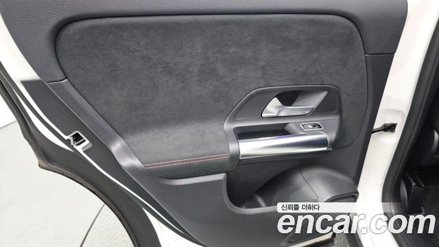 Mercedes-Benz GLA-Class GLA250 4MATIC