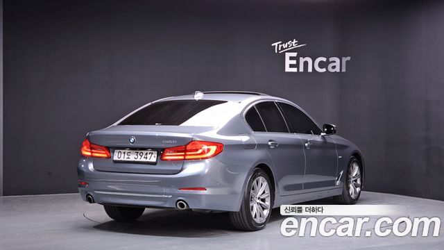 BMW 5-Series 520i Luxury