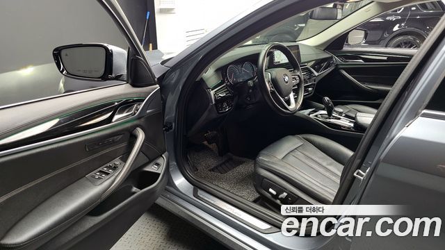 BMW 5-Series 520i Luxury