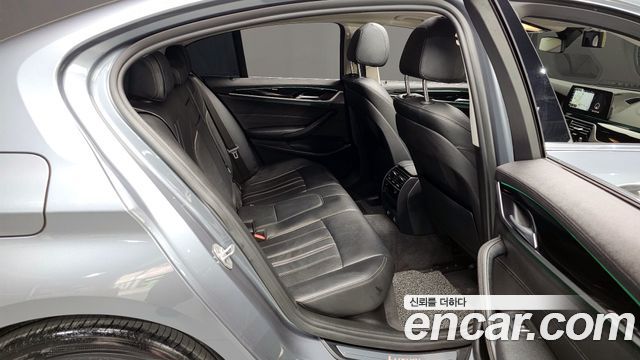 BMW 5-Series 520i Luxury